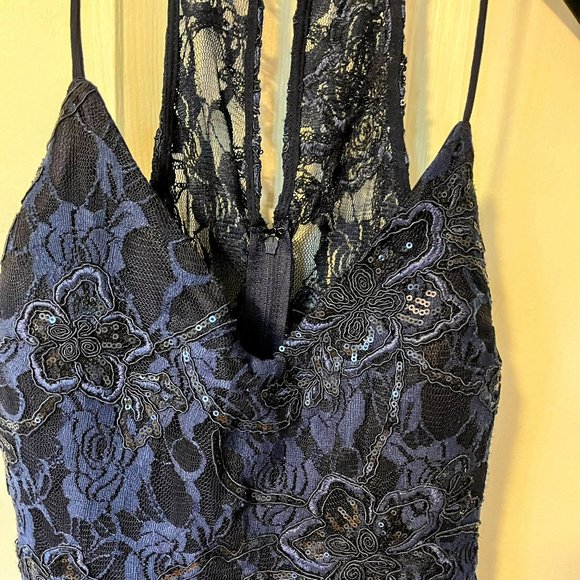 Gorgeous lace mini dress - Picture 2 of 16